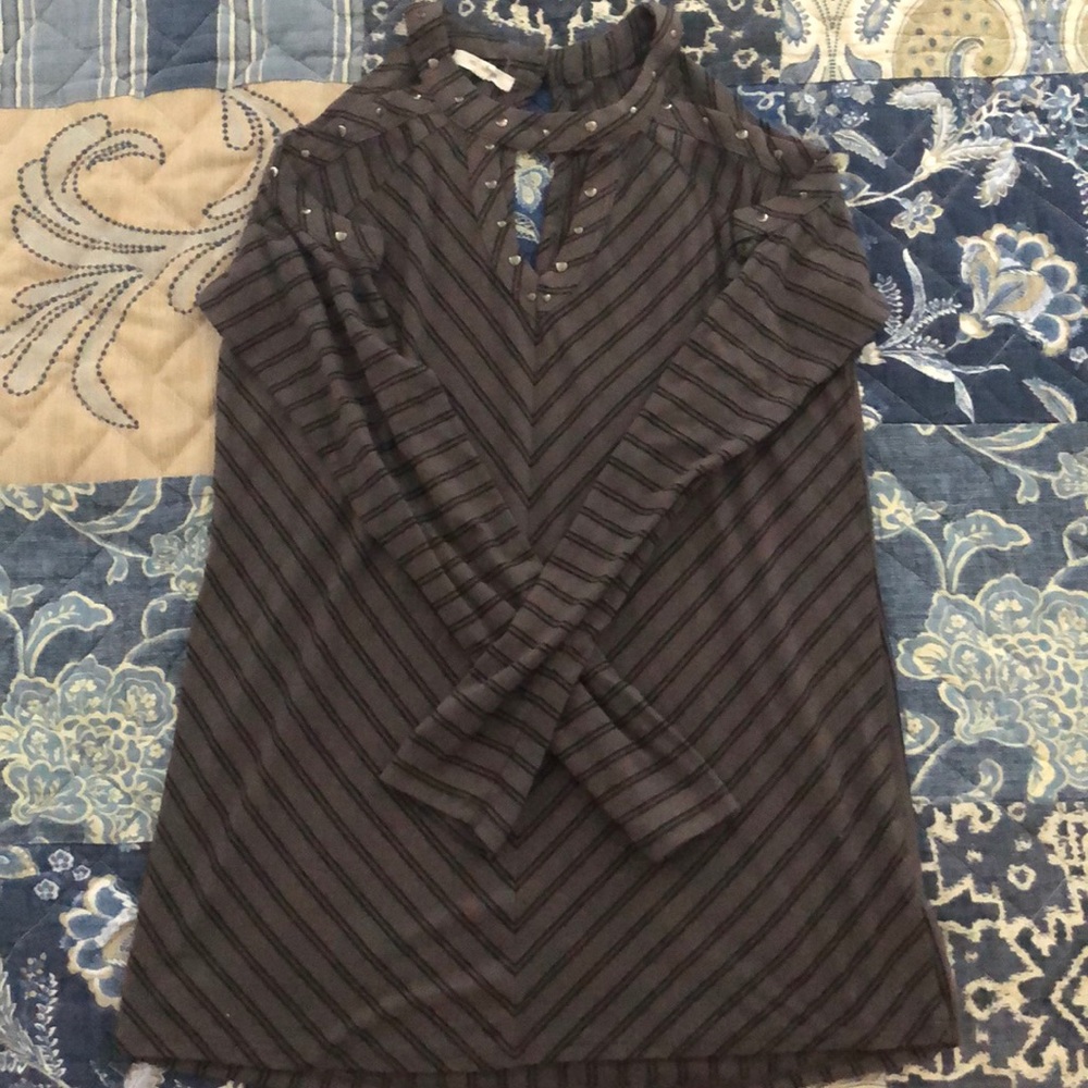 Cold shoulder top